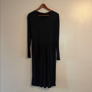 Amazon Black Long-Sleeve Pleated Midi Dress